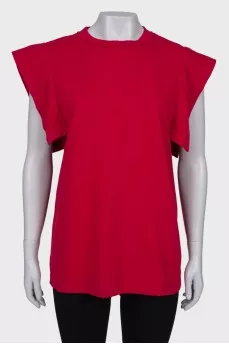 Knitted red T-shirt, with a tag