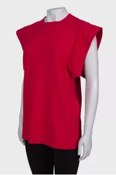 Knitted red T-shirt, with a tag