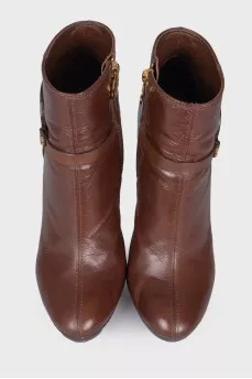 Leather ankle boots with brand logo