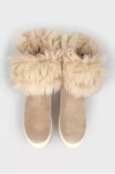 Suede boots with fur
