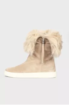 Suede boots with fur