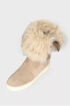 Suede boots with fur