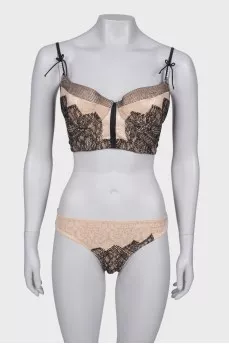 Lace underwear with beads, with a tag