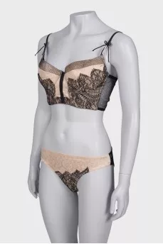 Lace underwear with beads, with a tag