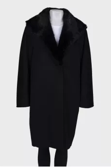 Wool coat with fur on the lapels