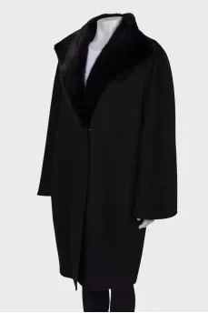 Wool coat with fur on the lapels