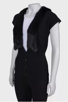 Black vest with fur