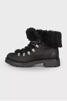 Insulated nubuck boots