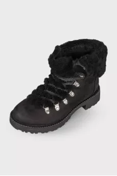 Insulated nubuck boots
