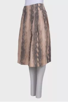 Skirt with an abstract pattern
