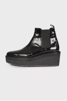 Patent leather wedge boots