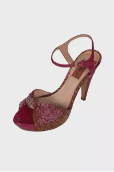 Textile sandals in print