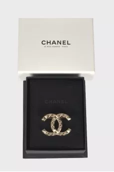 Brooch in the shape of the brand logo