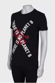 Black t-shirt with tag print