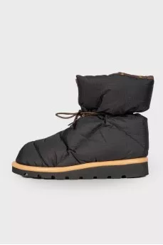Inflated boots with brand logo
