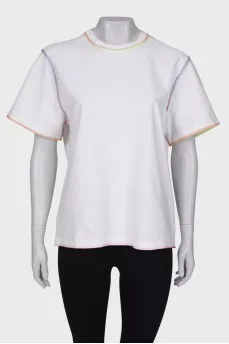 White T-shirt with decorative stitching
