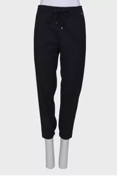 Loose trousers
