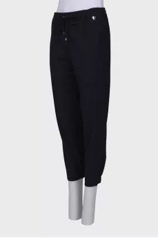 Loose trousers