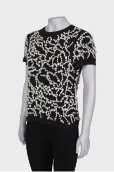 Black T-shirt decorated with pearls