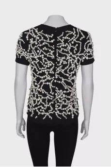 Black T-shirt decorated with pearls