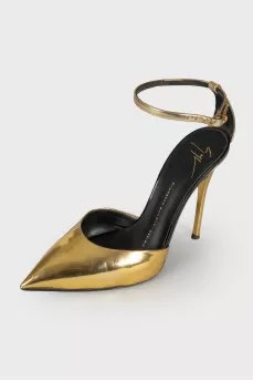 Gold leather shoes