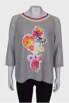 Gray pullover with floral patch