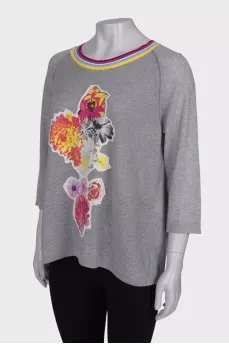 Gray pullover with floral patch