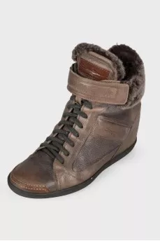 Insulated wedge boots