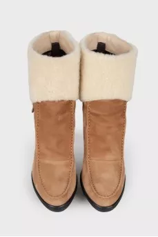 Suede ankle boots with fur