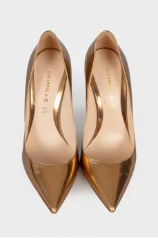 Golden pumps
