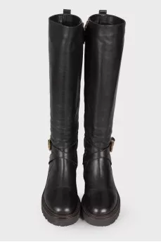 Leather boots with golden buckle