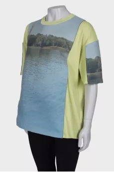 T-shirt with embroidered print