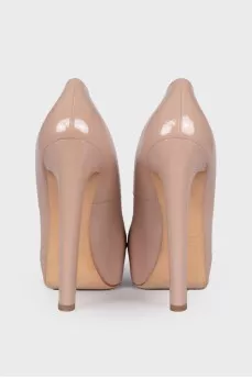 Patent high heel shoes
