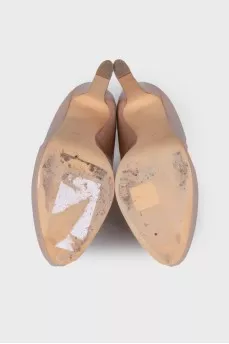 Patent high heel shoes