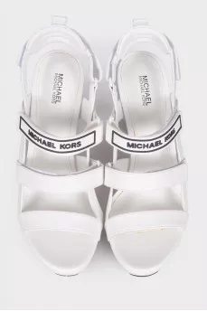 Leather sandals with brand logo