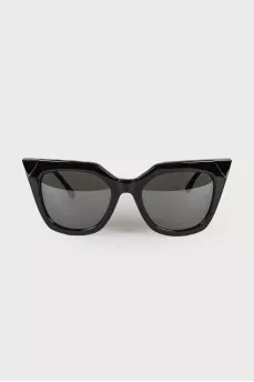 Shaped temple sunglasses