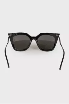 Shaped temple sunglasses