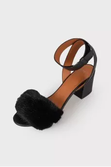 Leather sandals with fur
