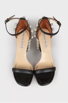 Sandals decorated with pearls