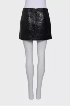 Lacquered black skirt with embossing