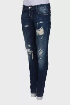Ripped low-rise jeans