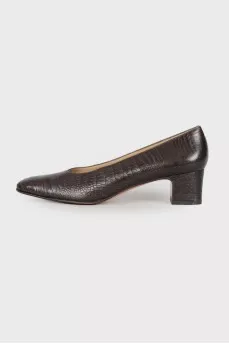 Embossed leather shoes