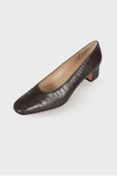 Embossed leather shoes