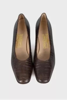 Embossed leather shoes