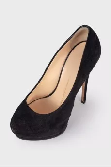 Suede black heeled pumps