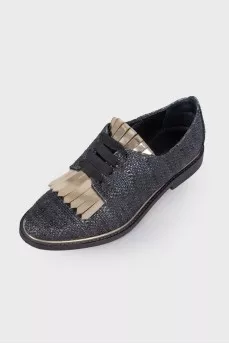 Woven shoes with silver fringe