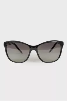 Sunglasses with embellished temples