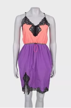 Two-tone dress with lace