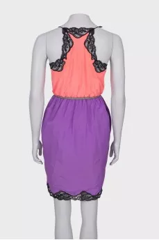 Two-tone dress with lace
