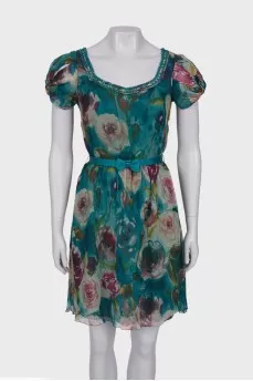 Printed dress with a decorated collar